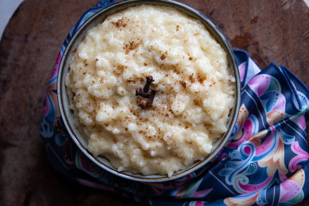 bowl of costa rican arroz con leche and pastel scarf.